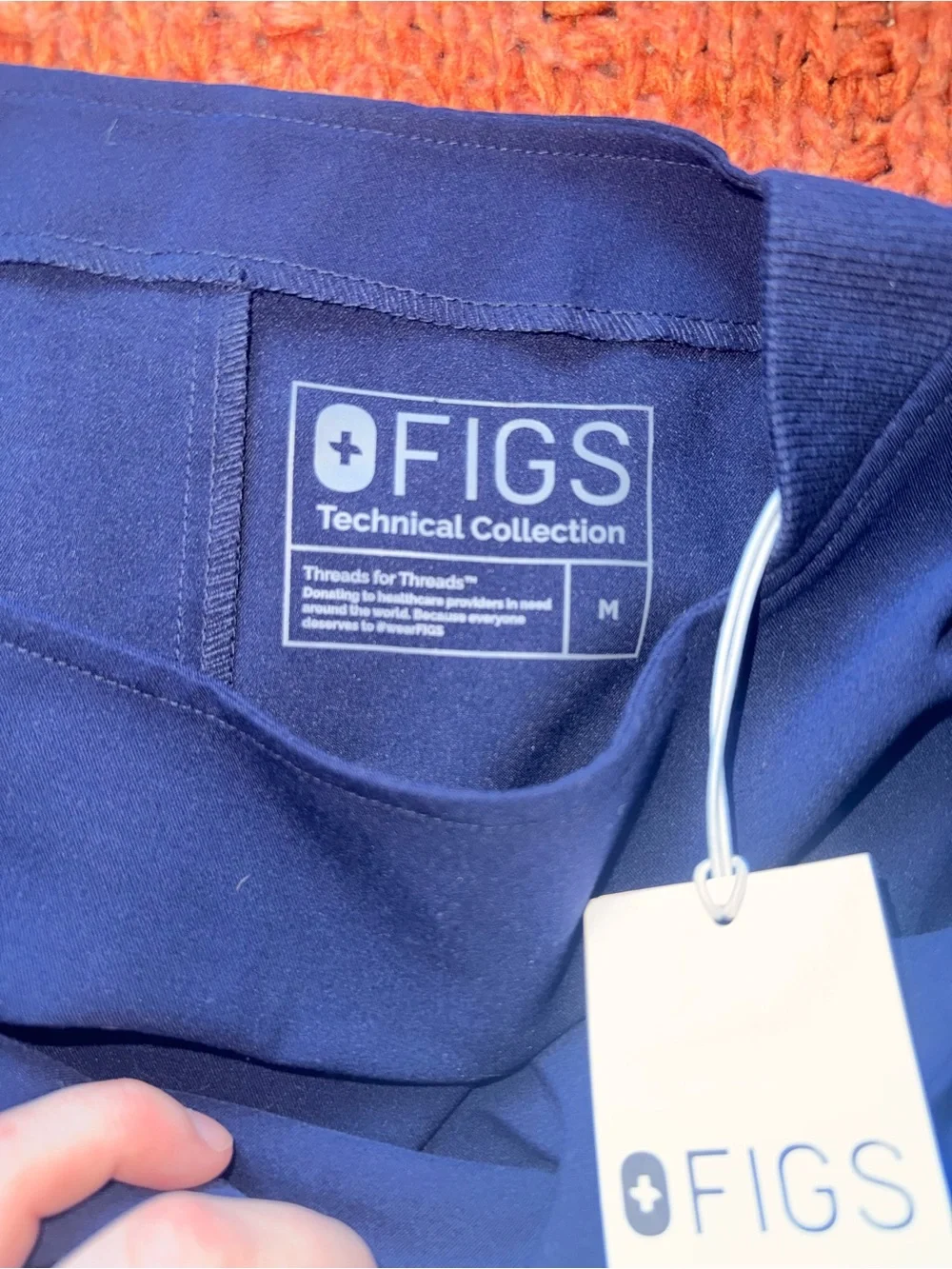 NWT Figs Remeda Covertible Navy Scrub Top - Picture 2 of 4